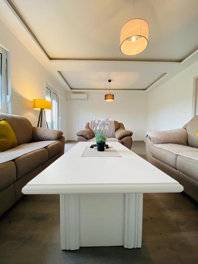 Home Mia Airport Podgorica Ngoại thất bức ảnh