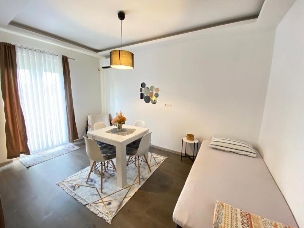 Home Mia Airport Podgorica Ngoại thất bức ảnh