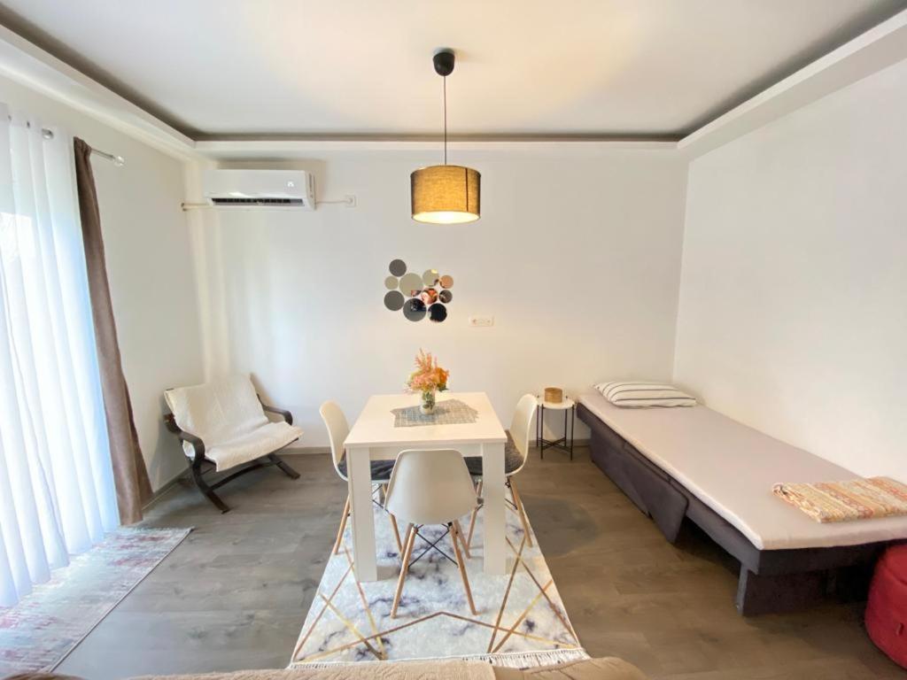 Home Mia Airport Podgorica Ngoại thất bức ảnh