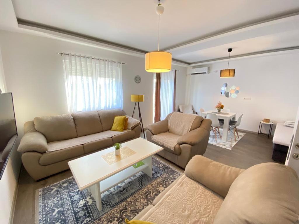 Home Mia Airport Podgorica Ngoại thất bức ảnh