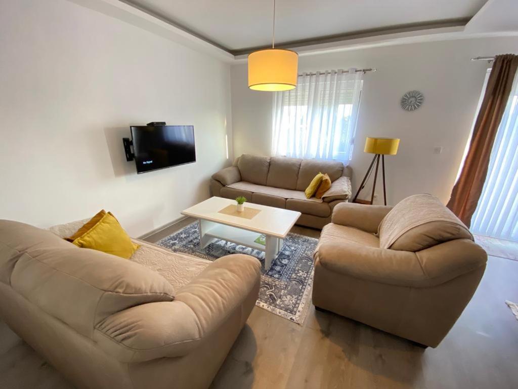 Home Mia Airport Podgorica Ngoại thất bức ảnh