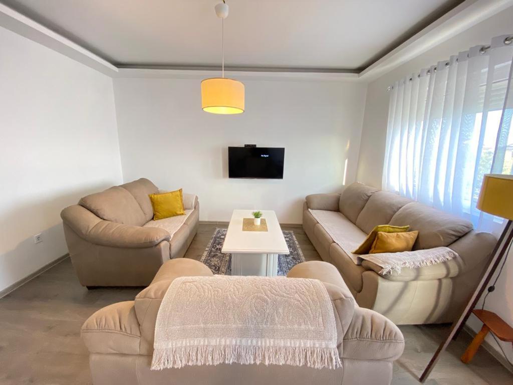 Home Mia Airport Podgorica Ngoại thất bức ảnh