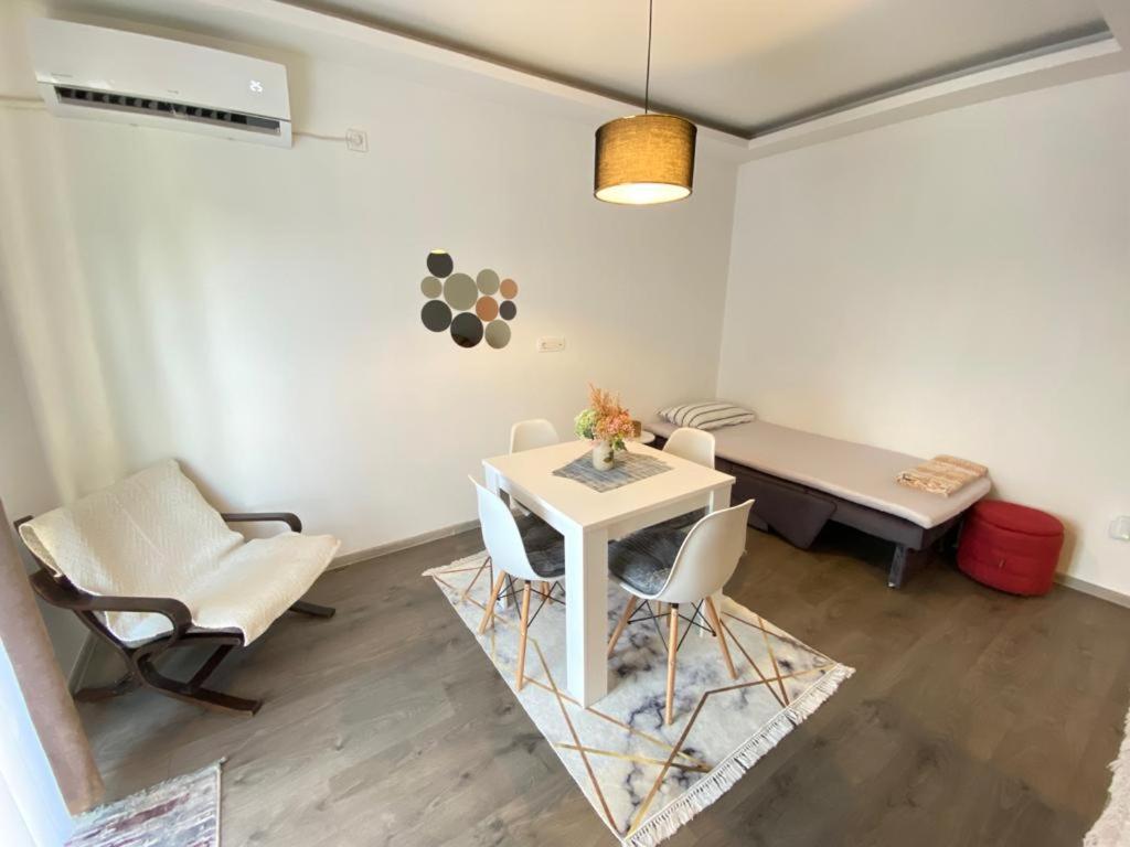 Home Mia Airport Podgorica Ngoại thất bức ảnh