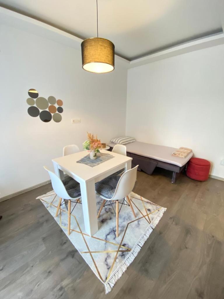 Home Mia Airport Podgorica Ngoại thất bức ảnh