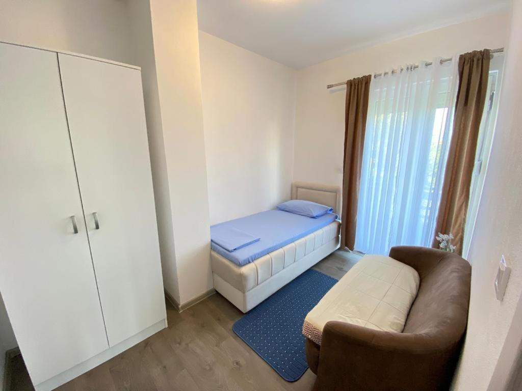 Home Mia Airport Podgorica Ngoại thất bức ảnh